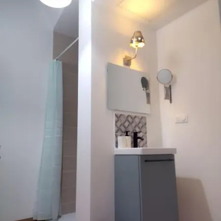 Апартаменты Neuf Equipe, Confortable Et Au Calme Иссуар