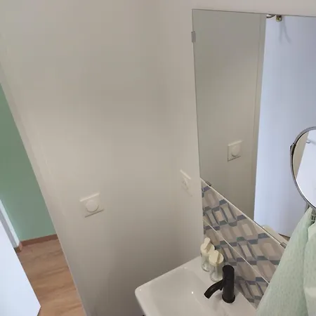 Neuf Equipe, Confortable Et Au Calme Иссуар