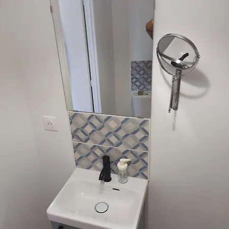 Neuf Equipe, Confortable Et Au Calme Иссуар